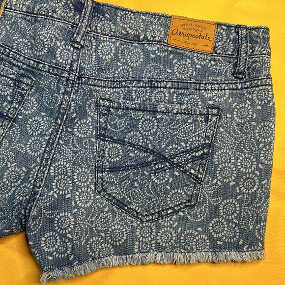 Aeropostale Shorty Size 5/6 Side Slit Denim Stenciled Cutoffs - Picture 4 of 13